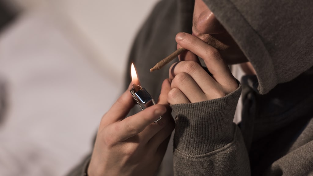 Czy palenie marihuany jest pierwszym krokiem do twardych narkotyków?