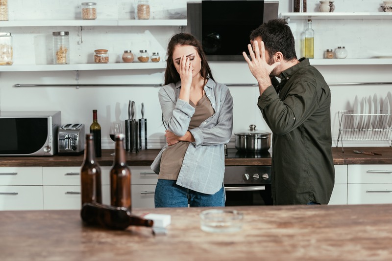 Alkohol a agresja – dlaczego niektórzy po alkoholu stają się kimś innym?