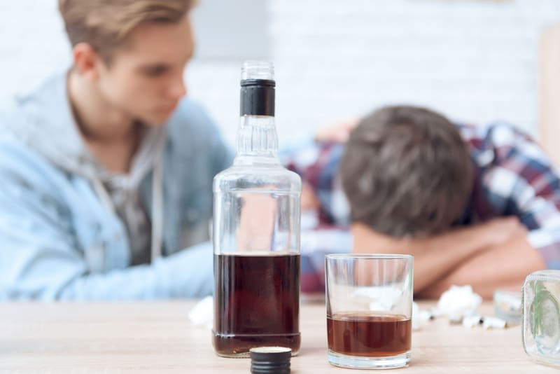 Jak rozmawiać z bliskim, który odmawia leczenia?